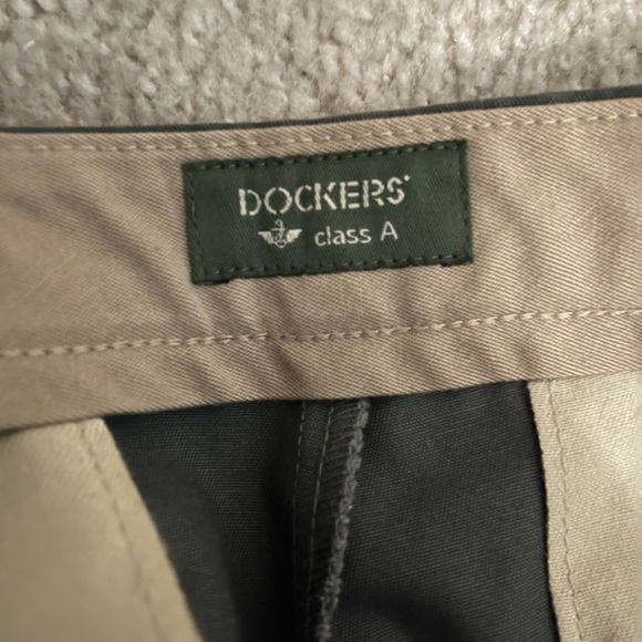 Dockers dark grey khaki pants, 30x32 straight fit - Picture 4 of 4